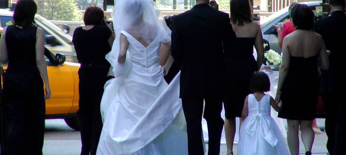 Свидетельница на свадьбе: обязанности и советы, кого выбрать на эту роль