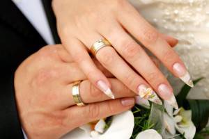Приметы и психология: на каком пальце носят кольцо после развода и стоит ли это вообще делать?