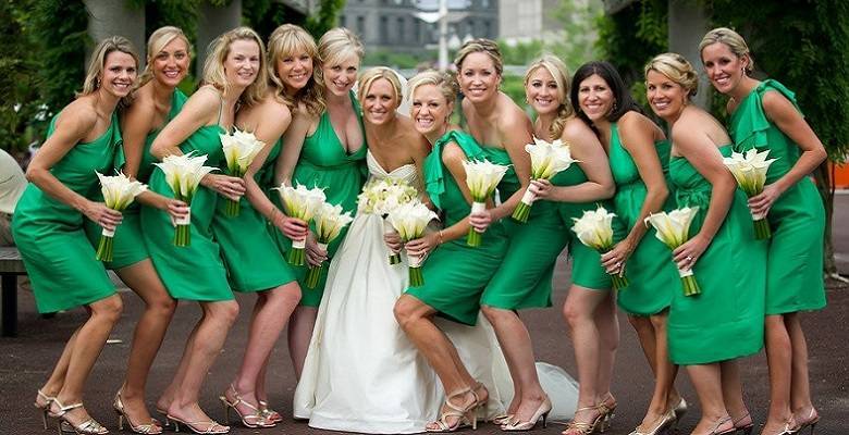 Модные цвета и модели платьев для подружек невесты, как выбрать наряды