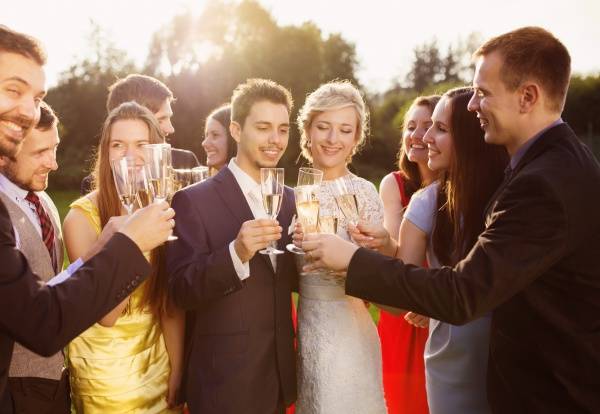 Прикольные свадебные тосты: лучшие идеи креативных пожеланий