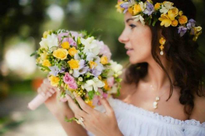 Как выбрать и использовать цветы для свадебной прически: помощь невестам. цветы в прическе невесты