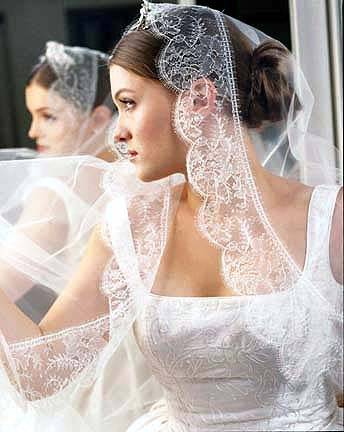 Почему невесты покрывают голову фатой?