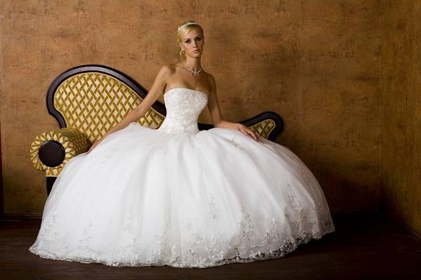 Фасоны свадебных платьев: топ-5 основных силуэтов