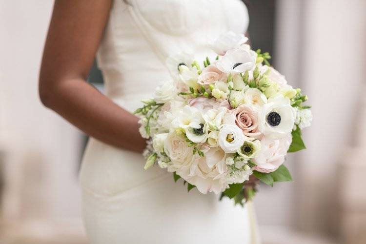 Цветные букеты невесты: как правильно выбрать цвет свадебного букета?