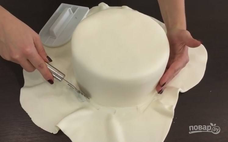 Как украсить свадебный торт своими руками на зависть гостям