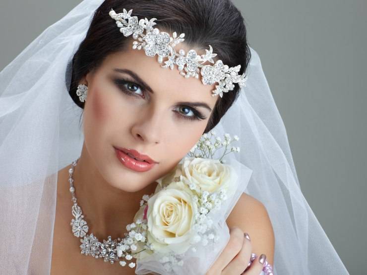 Свадебные украшения на голову невесты: идеи и советы