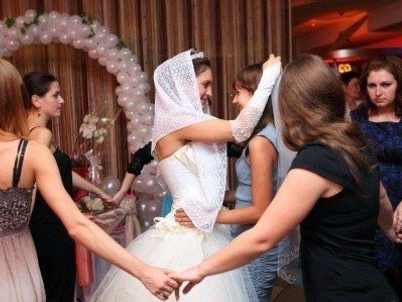 Невеста без фаты: что говорят приметы и чем заменить надоевший аксессуар?