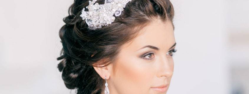 Свадебные прически на длинные волосы 2020: стильные идеи и разные виды укладок для невест