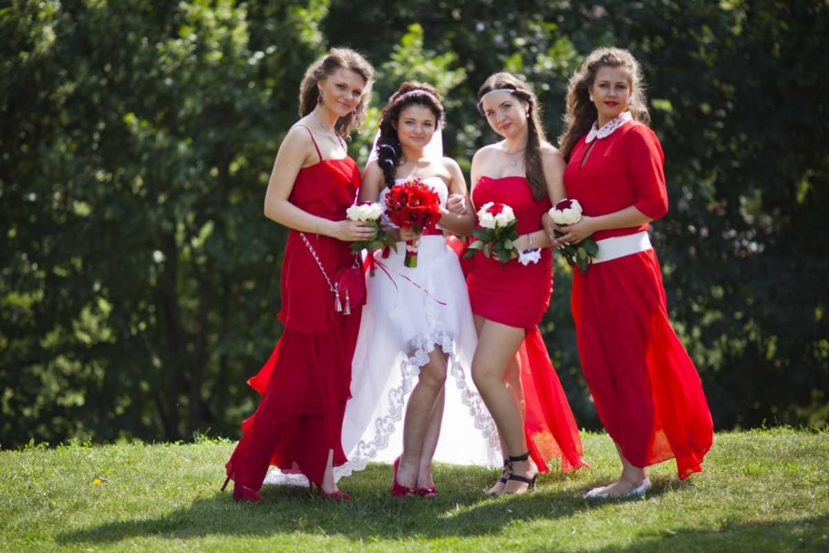 Как одеться на свадьбу: модные идеи нарядов