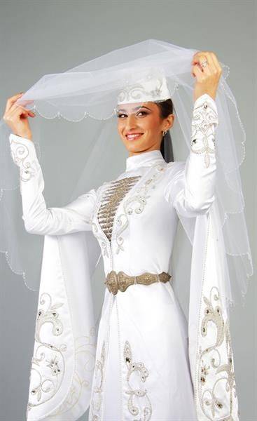 Свадебные платья в русском народном стиле (48 фото)