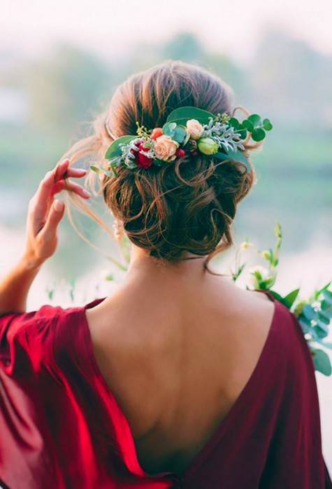 Свадебные украшения для волос невесты: свежие идеи и модные тенденции