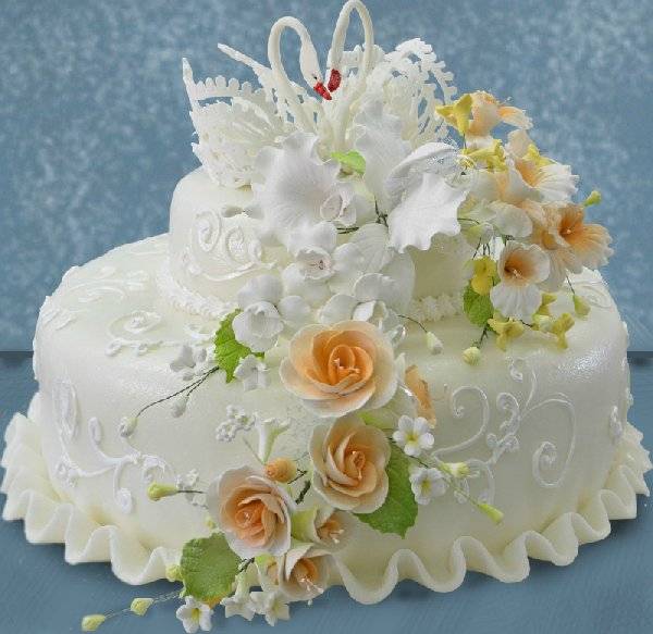Как украсить торт на свадьбу: советы, идеи и уроки