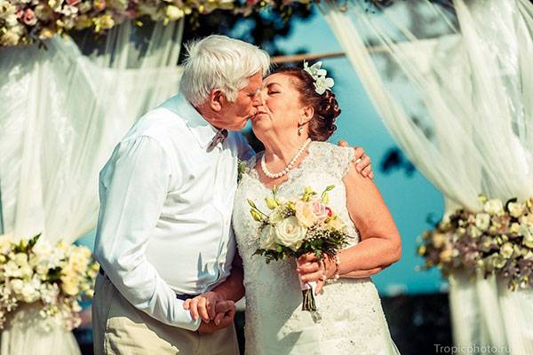 Годовщина свадьбы 60 лет: какая свадьба, поздравления, что принято дарить