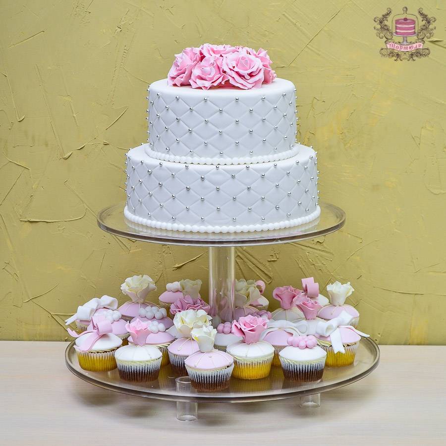 Свадебный торт с капкейками: оригинальные идеи и советы по выбору