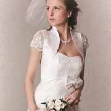 Свадебное болеро на платье для невесты (45 фото):  кружевное, болеро-накидки, с капюшоном, с длинным рукавом, меховое, теплое