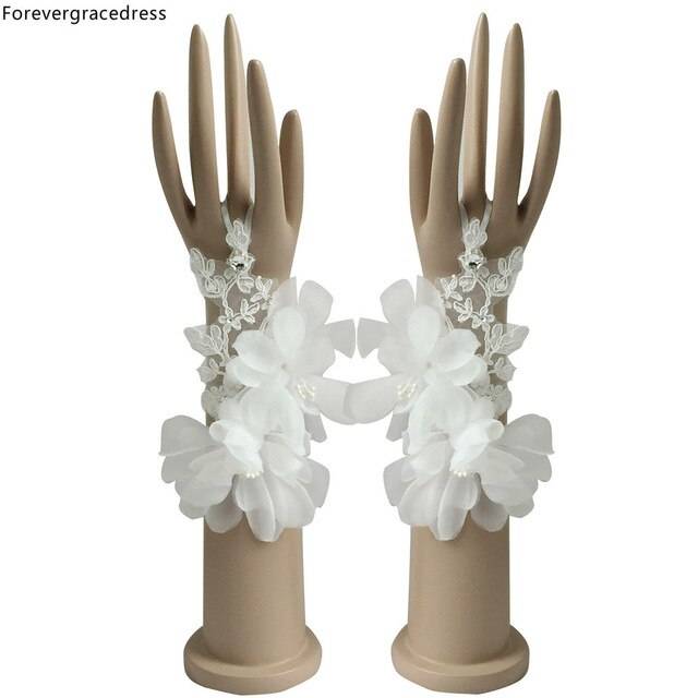Белые свадебные перчатки (51 фото): короткие кружевные митенки на свадьбу и зимние модели