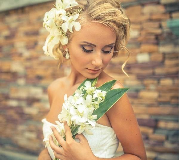 Модные свадебные прически с распущенными волосами: фото, видео, советы