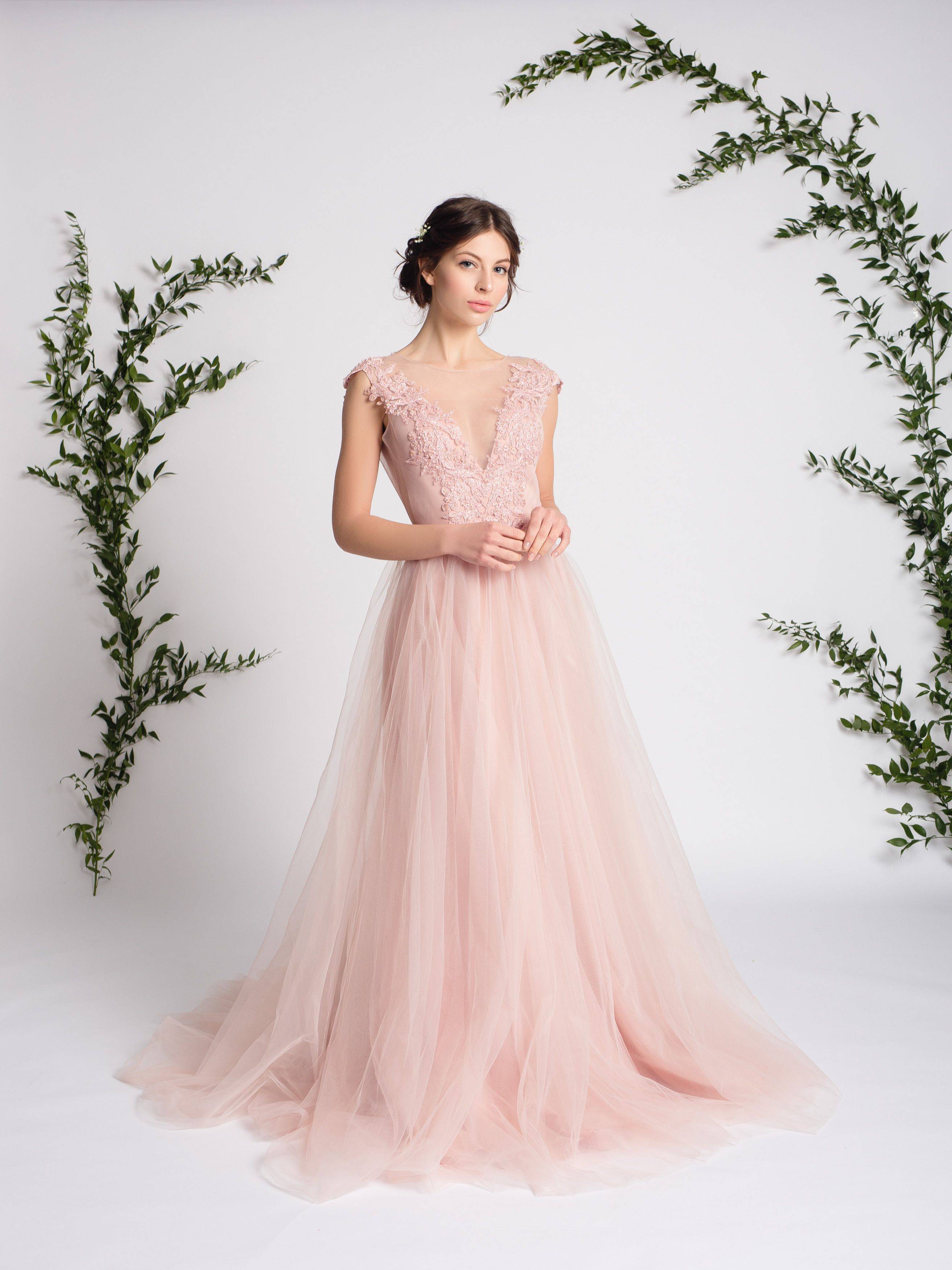 Красивое нежно-розовое платье – на выпускной, свадьбу, вечернее, летнее, кружевное, в пол, длинное, короткое, макияж, украшения, обувь