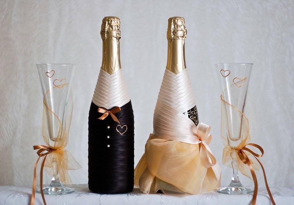 Украшение бутылок на свадьбу — лучшие дизайн-проекты для стильных мероприятий + 67 фото