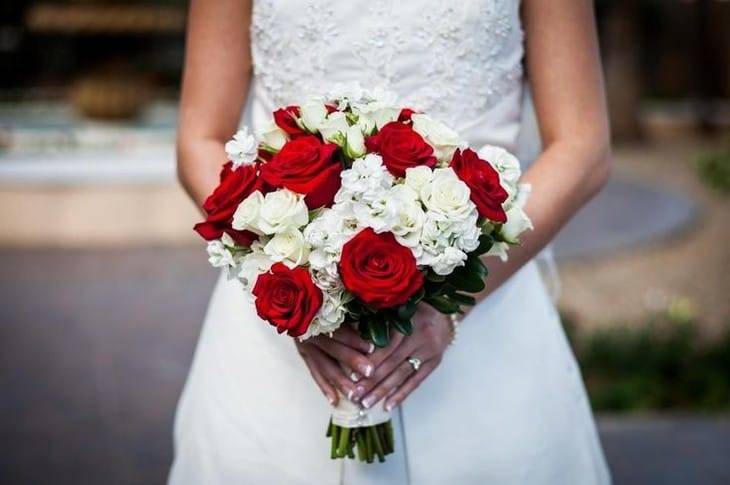 Цветные букеты невесты: как правильно выбрать цвет свадебного букета?