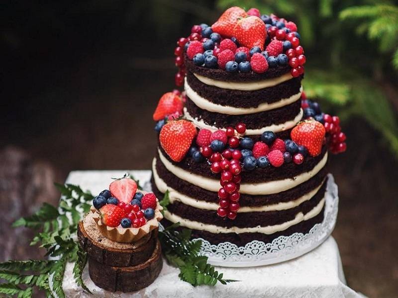 Голый торт на свадьбу – отличная альтернатива классическому варианту