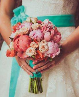Свадьба в сиреневом цвете фото  украшение в сливовом стиле