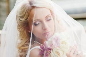 Уход за свадебным платьем: как сделать всё правильно до и после торжества