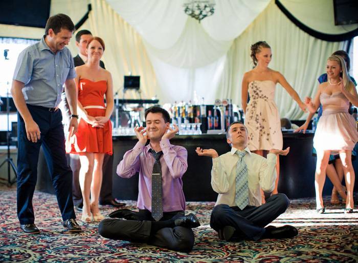 Конкурсы на свадьбу для гостей: смешные и современные