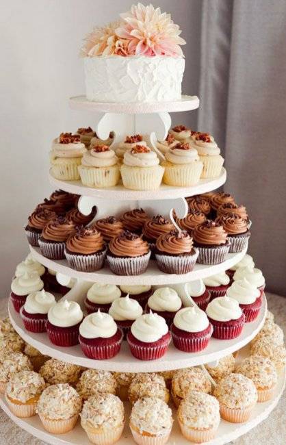 Торт на свадьбу с капкейками: фото, интересные идеи и видео