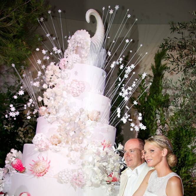 Красивые одноярусные свадебные торты: декор и примеры оформления. живые цветы или цветы из мастики?