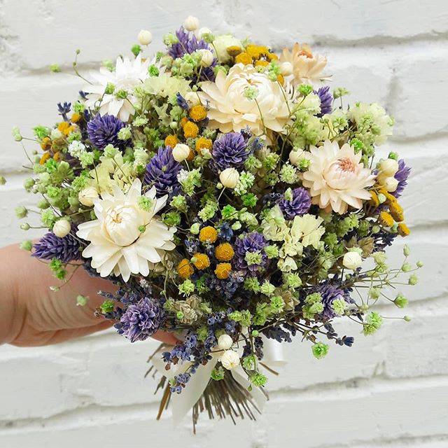 Нежный букет невесты: как подобрать цветы и оттенки