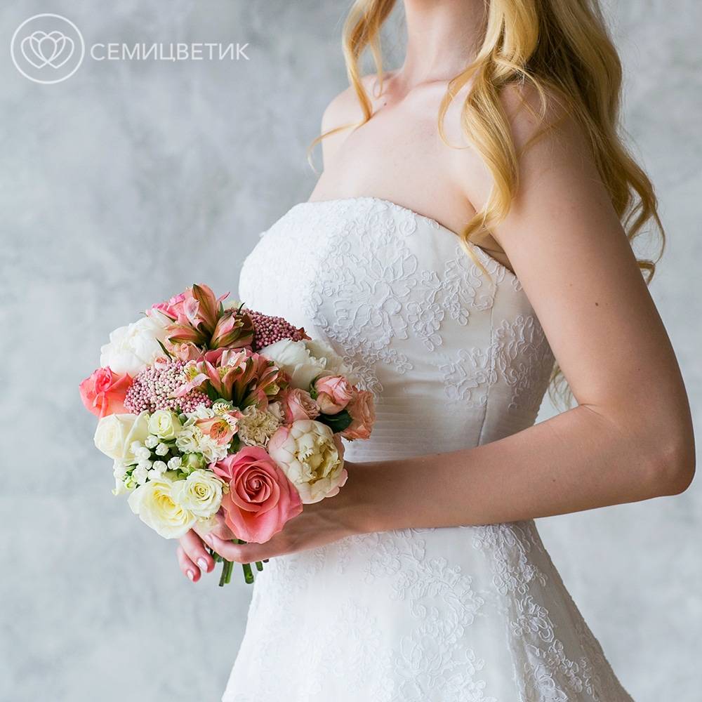 Свадебный букет невесты в красном цвете – фото