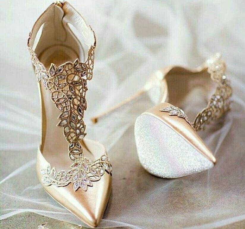 Топ-5 вариантов летней обуви для невесты: от необычных туфель до босоножек на свадьбу