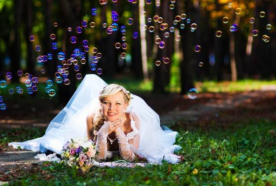 Мыльные пузыри на свадьбе: как это сделать красиво