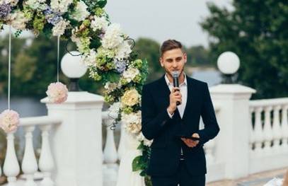 Ведущий на свадьбу: как выбрать? шпаргалка для молодоженов