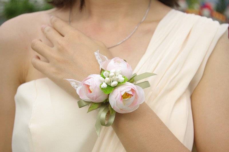 Браслеты для подружек невесты: оригинальное украшение на руку