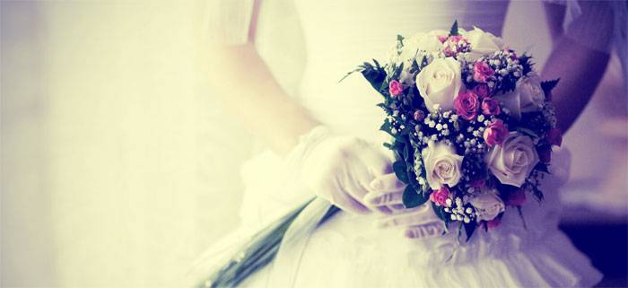 Что делать со свадебным букетом невесте и подружке: приметы, идеи