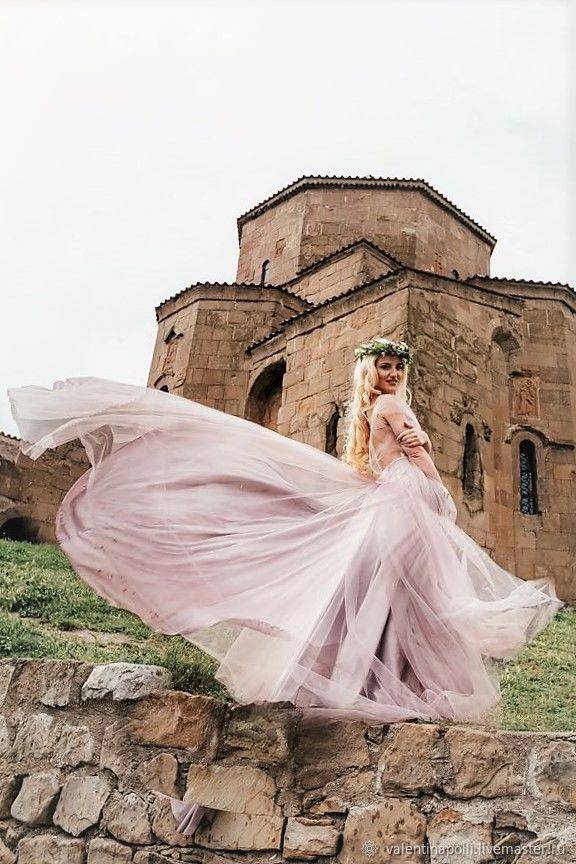 Невеста в розовом платье – выбор для смелых девушек — разъясняем тщательно