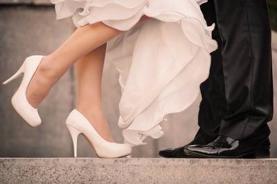 Как подобрать свадебные босоножки?