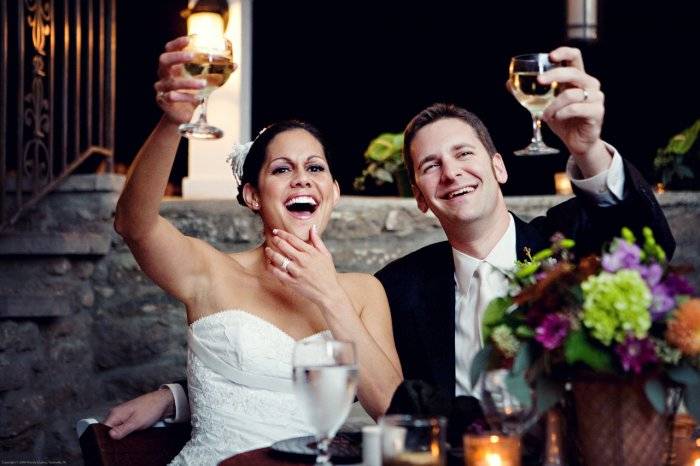 Тосты на свадьбу: прикольные, короткие и смешные варианты