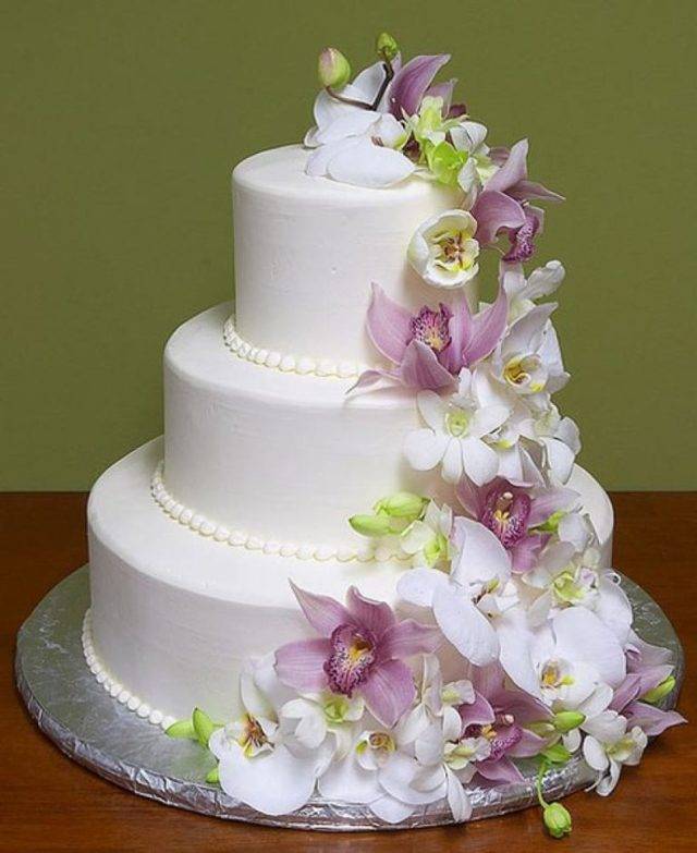 Двухъярусный свадебный торт — элегантный способ реализовать фантазию (63 фото-новинок)