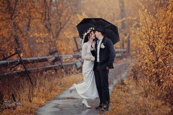 Свадебная фотосессия на природе (51 фото): идеи для съемки в лесу и в поле в день свадьбы для жениха и невесты