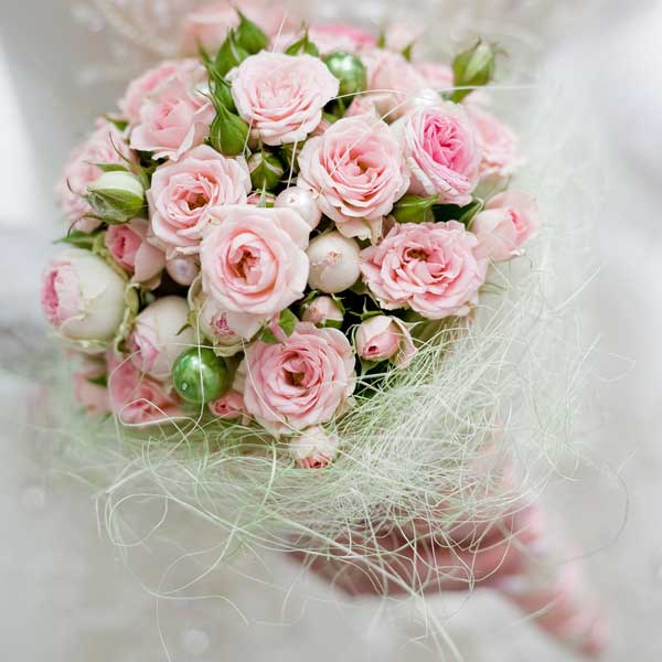 Необычные свадебные букеты (53 фото): самые яркие букеты из живых цветов на свадьбу невесте
