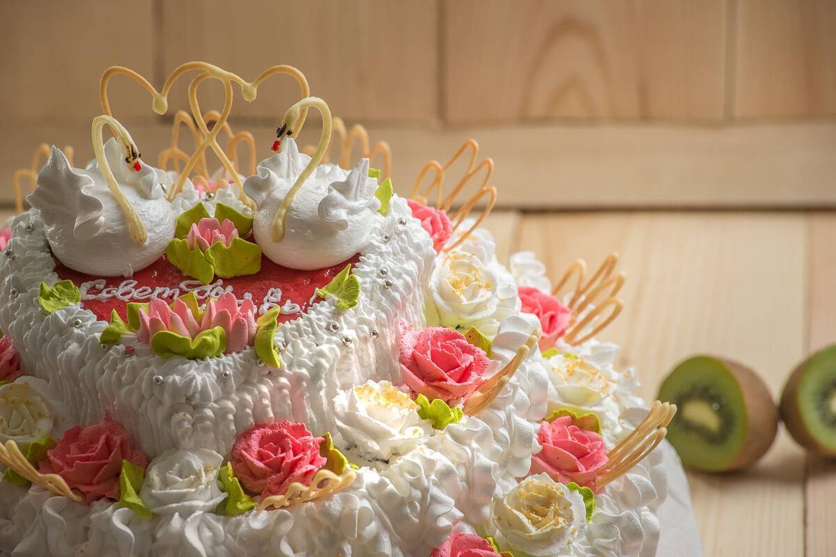 Свадебный торт: как выбрать и заказать