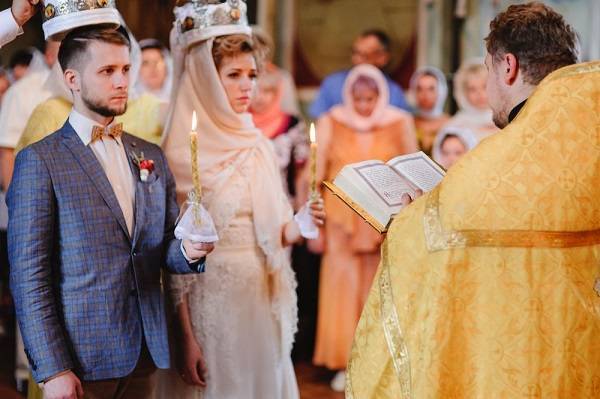 Что нужно для венчания? необходимо ли венчание в православной церкви, если супруги уже женаты? набор предметов и документов для обряда венчания