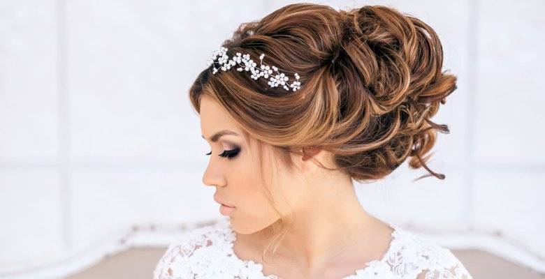 Как выбрать подходящую свадебную прическу с учетом платья, формы лица и волос: советы