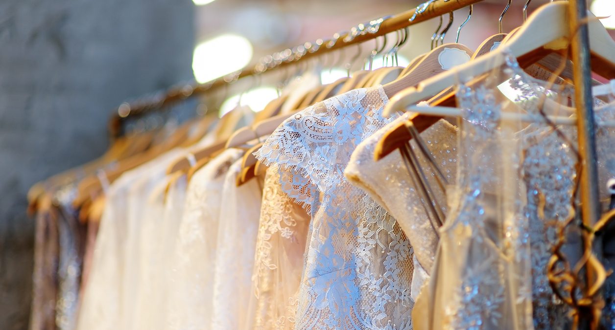 Можно ли продавать свадебное платье – разные мнения