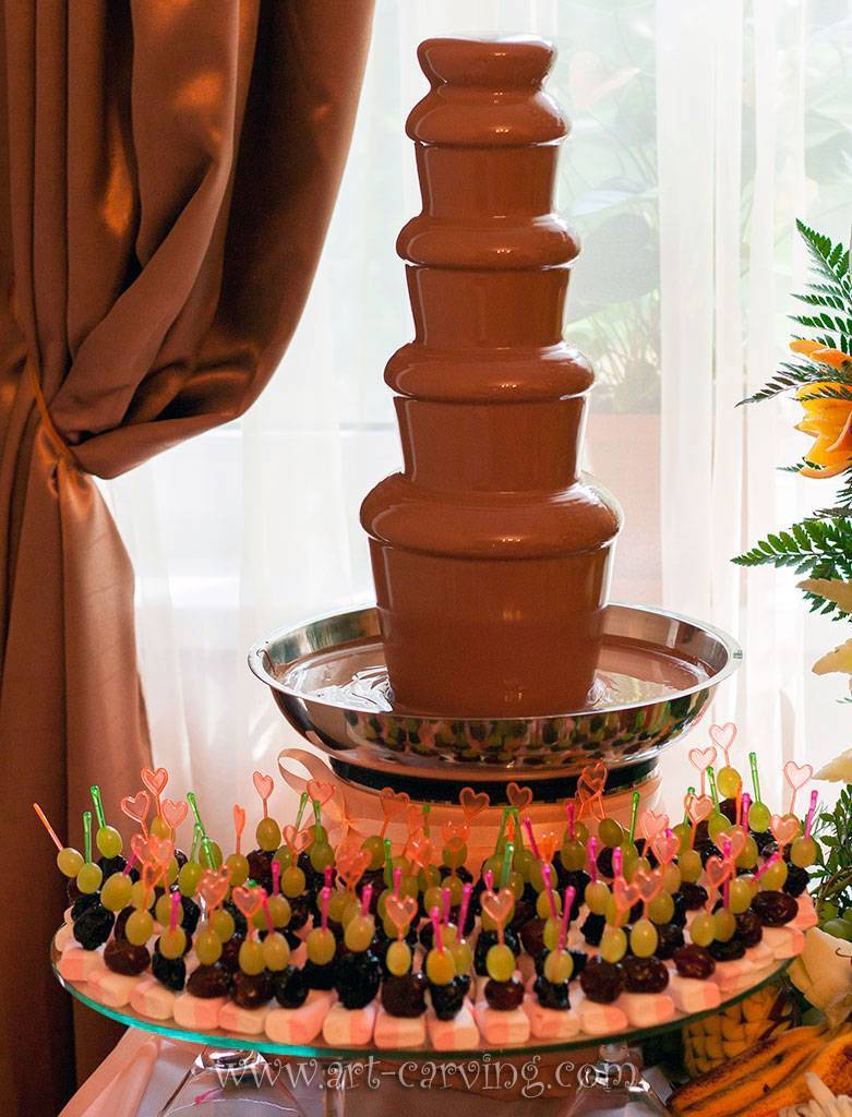 Шоколадный фонтан на свадьбу