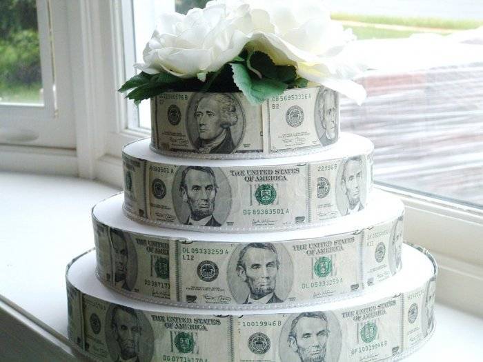 Как красиво подарить деньги на свадьбу: лучшие варианты