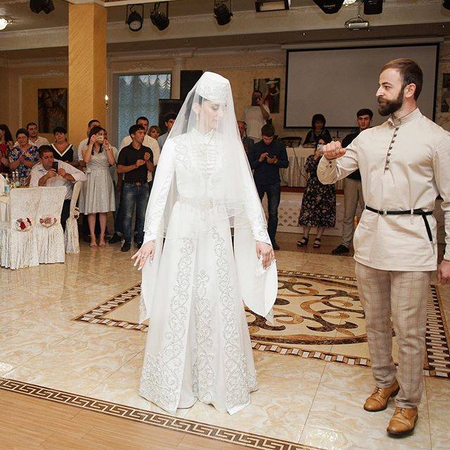 Армянский костюм национальный (66 фото): женский, для танцев, свадебный, для девочки, невесты